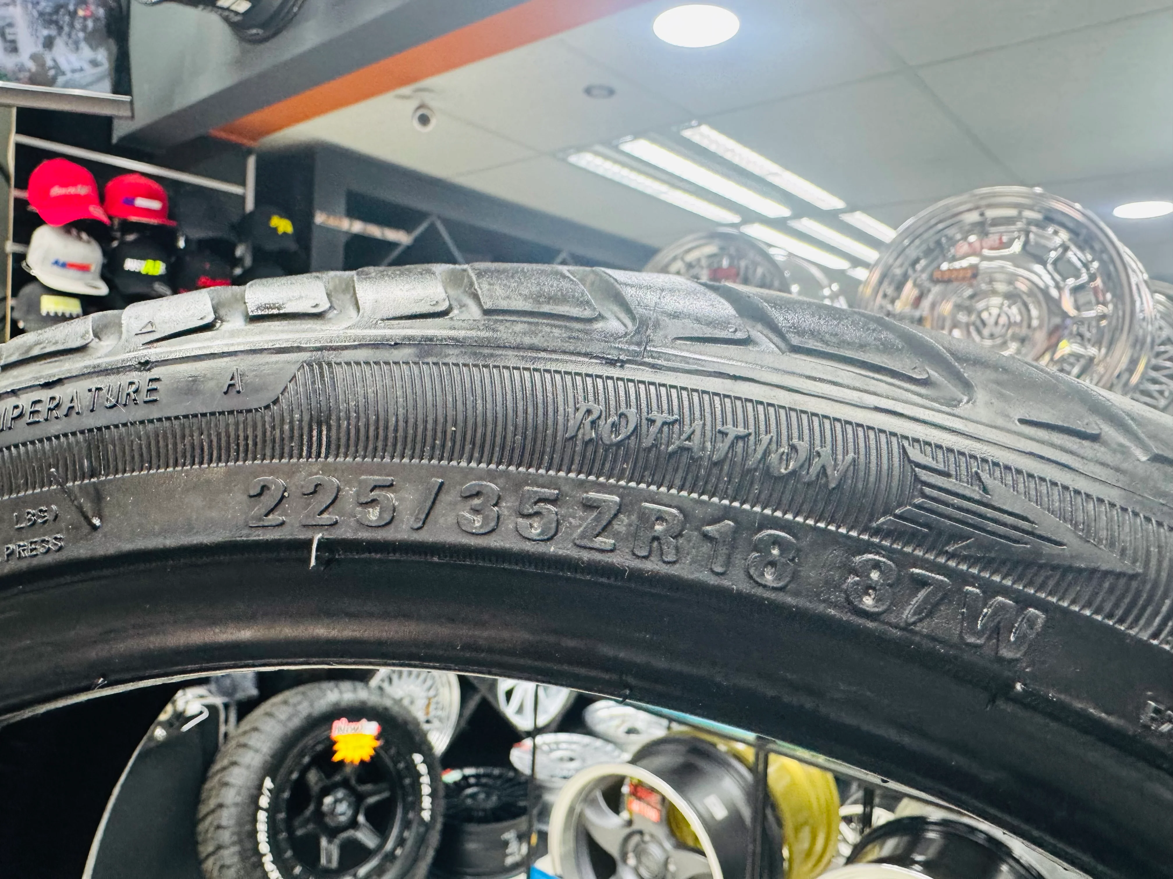 225/35/18 SUNEW TYRE ( used ) 75% life sold in a set of 4 - Image 5