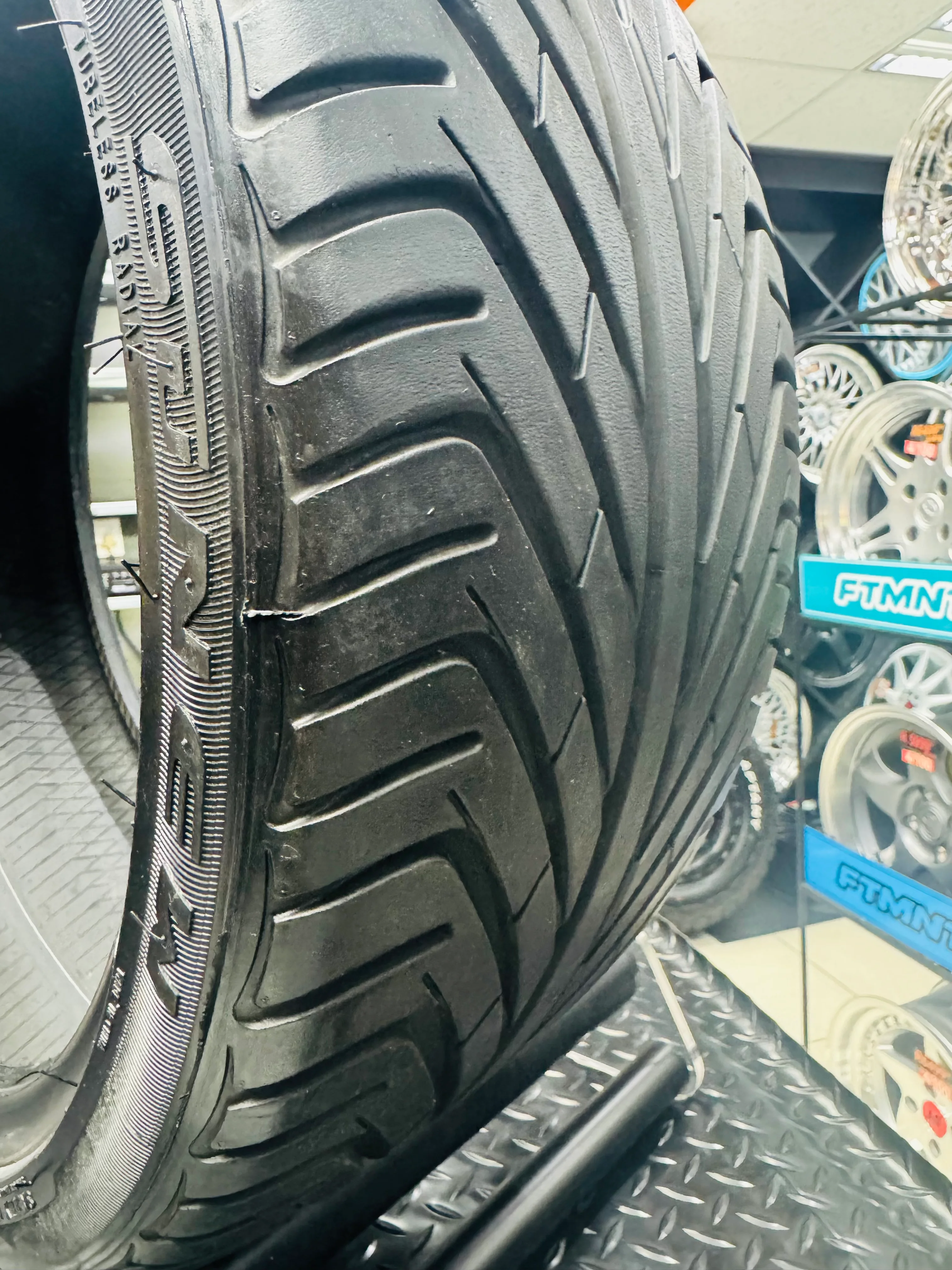 225/35/18 SUNEW TYRE ( used ) 75% life sold in a set of 4 - Image 7