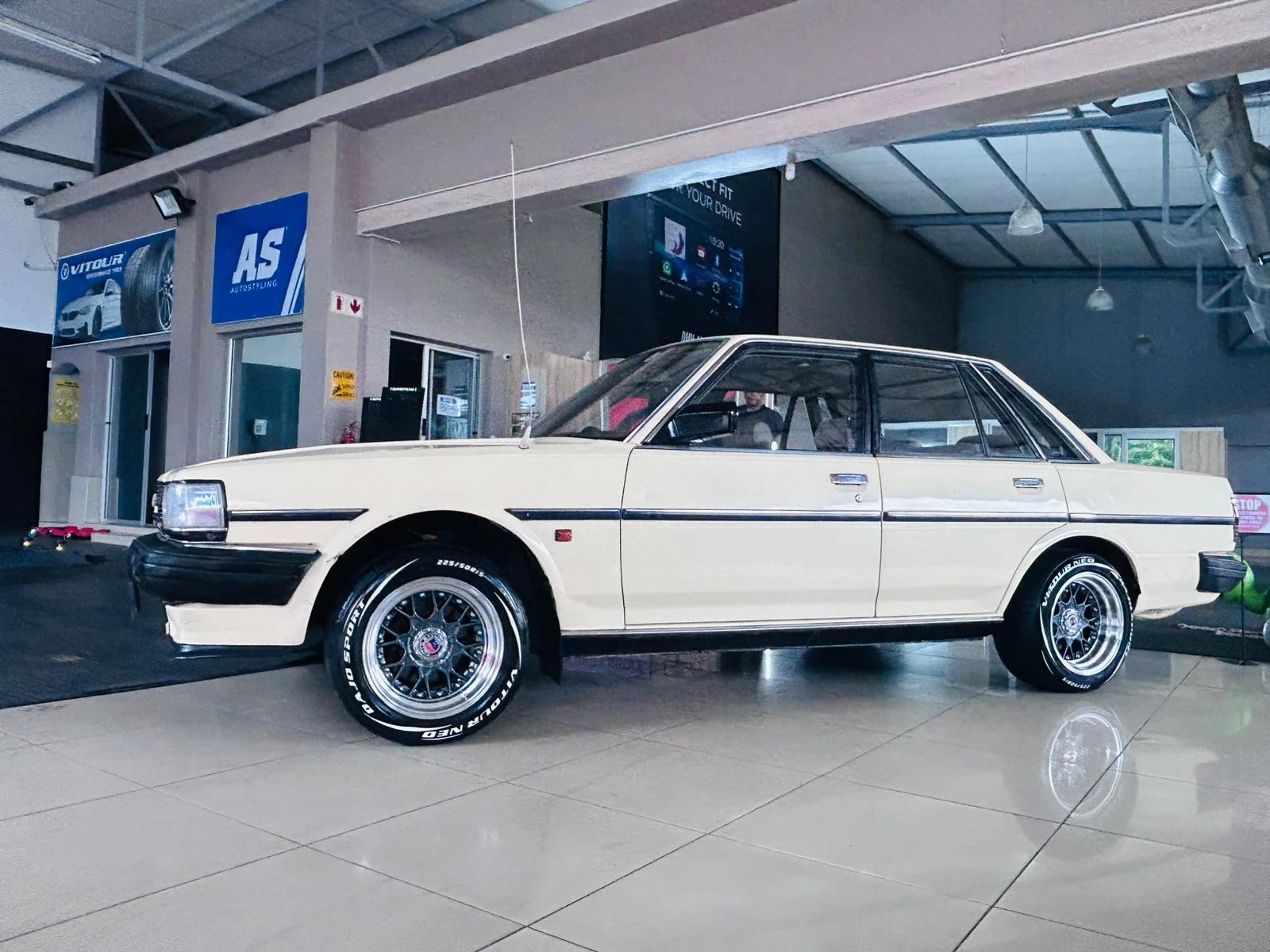 225/50/15 VITOUR NEO DAJO SPORT WHITE LETTERS - Image 7