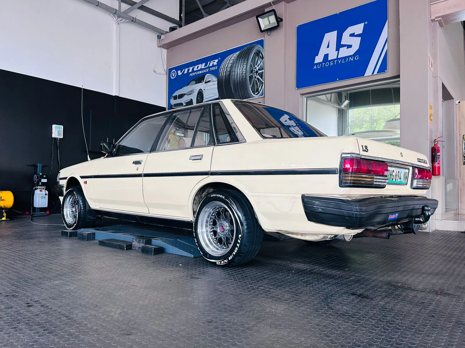 225/50/15 VITOUR NEO DAJO SPORT WHITE LETTERS - Image 8