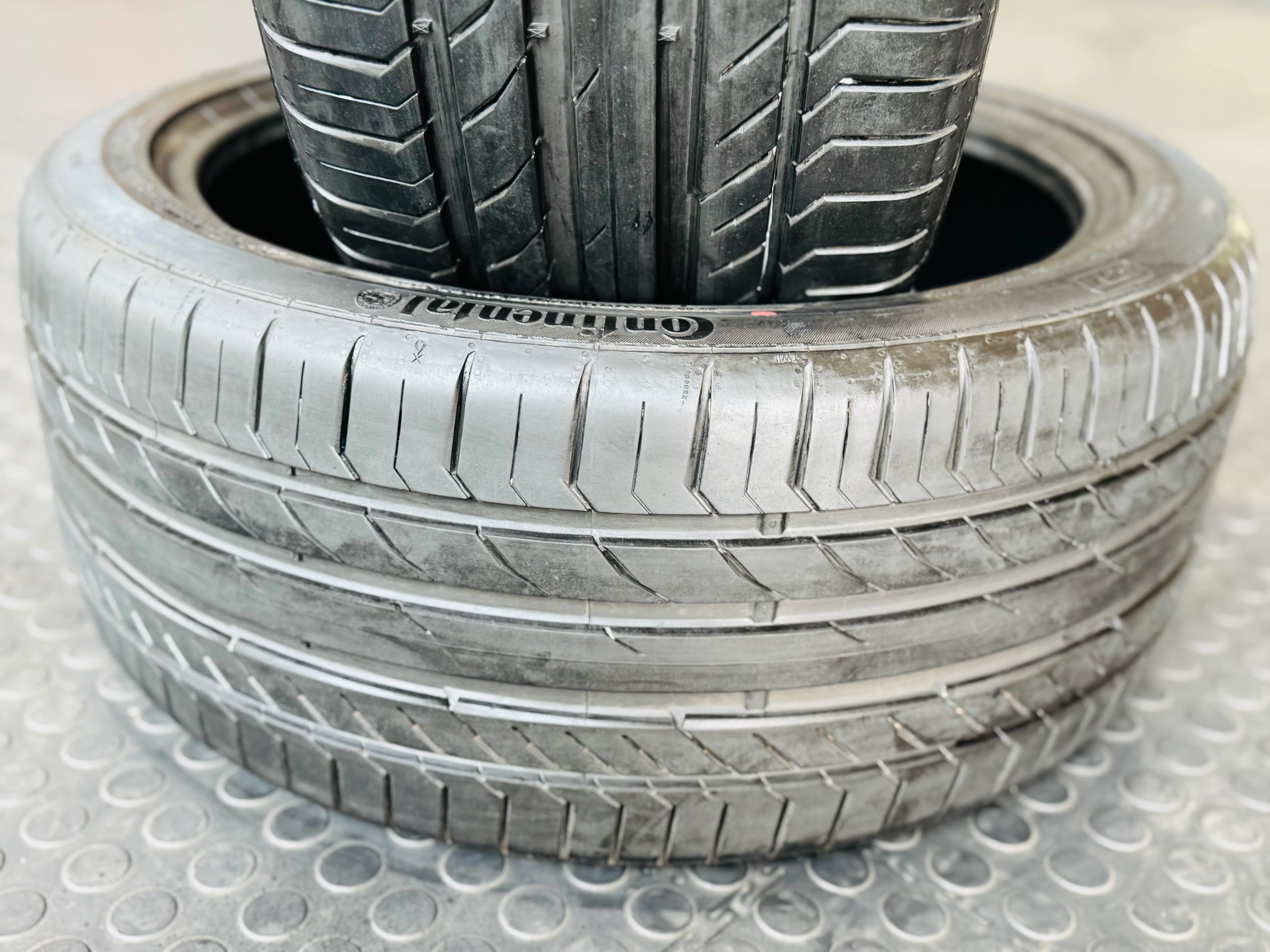 255/40/20 CONTINENTAL  SPORT with CONTI SEAL TECHNOLOGY CONTACT 5 TYRES  (USED) 90% TREAD sold each - Image 7