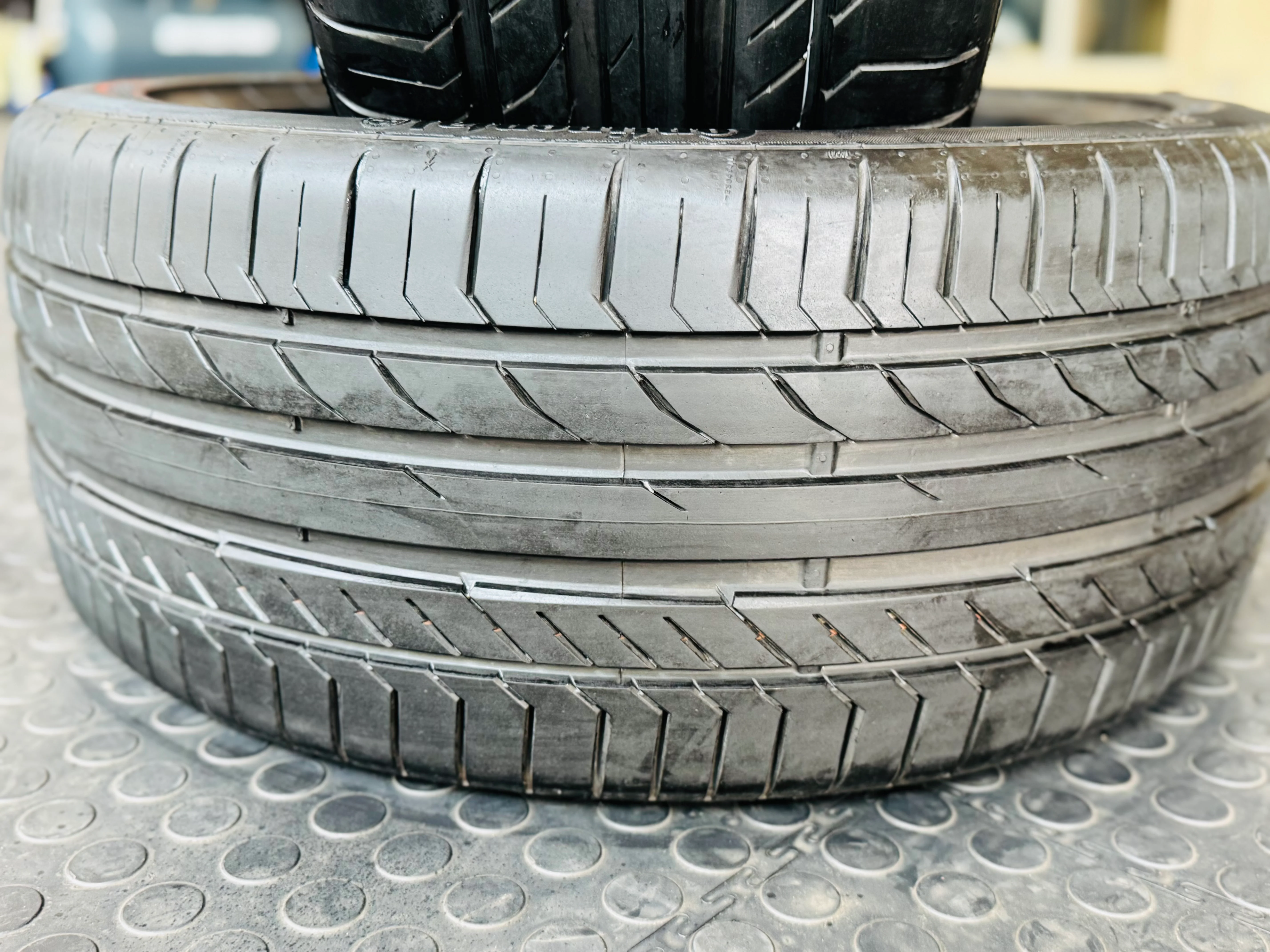 255/40/20 CONTINENTAL  SPORT with CONTI SEAL TECHNOLOGY CONTACT 5 TYRES  (USED) 90% TREAD sold each - Image 8
