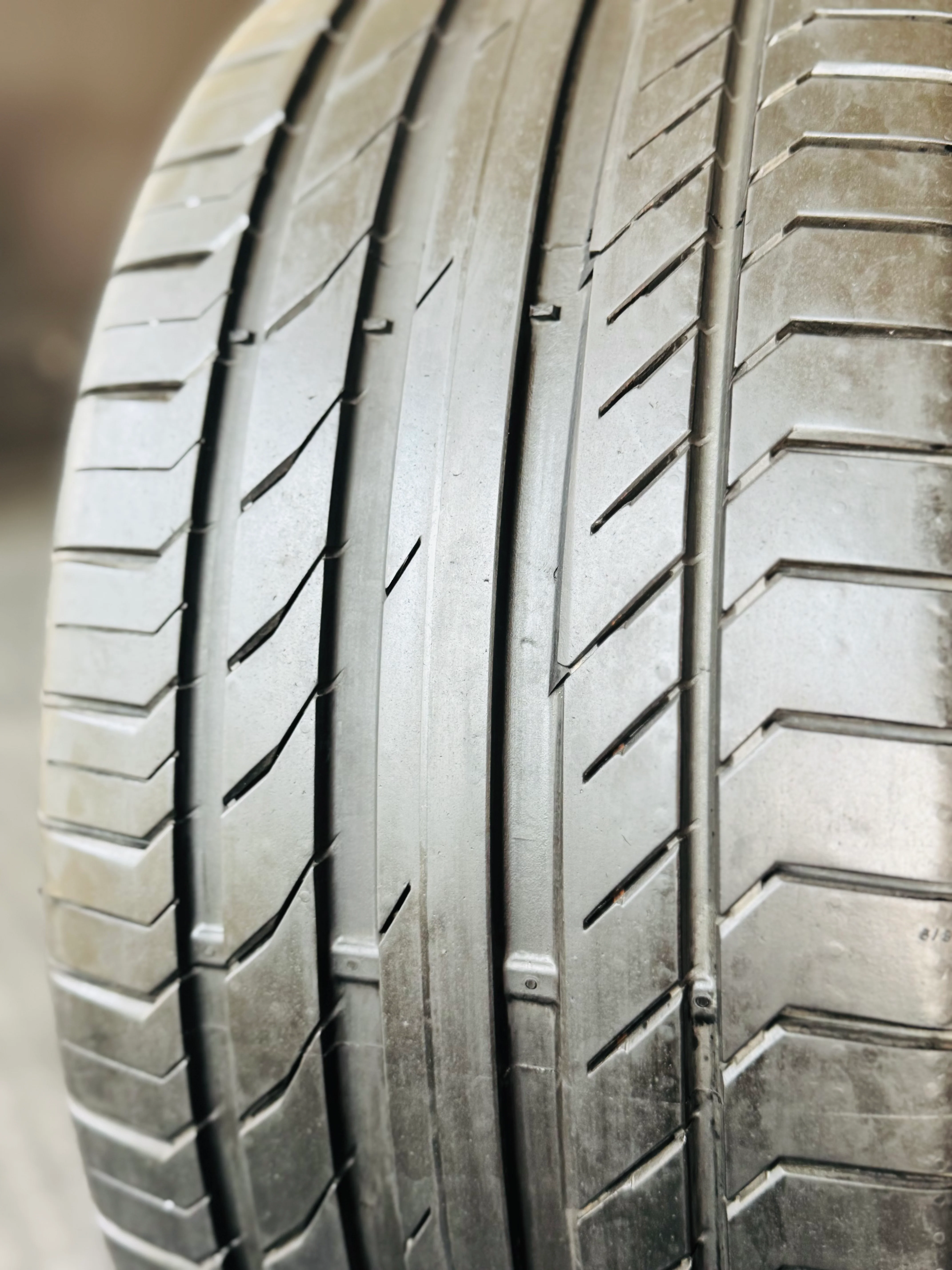 255/40/20 CONTINENTAL  SPORT with CONTI SEAL TECHNOLOGY CONTACT 5 TYRES  (USED) 90% TREAD sold each - Image 9