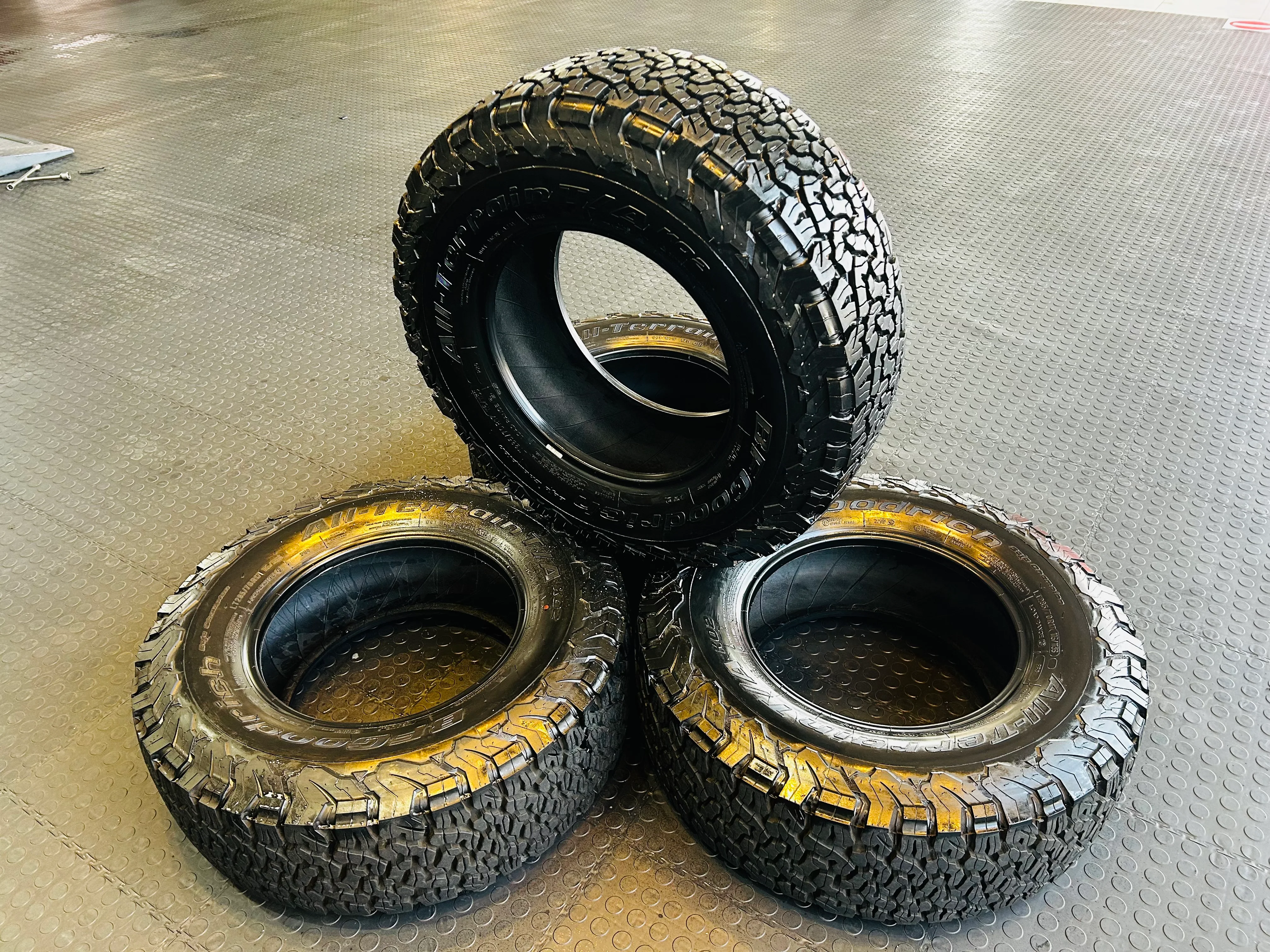 285/70/17 BF GOODRICH KO2 AT TYRES ( RAPTOR OEM TYRE) delivery mileage under 50km SOLD IN A SET OF 4 - Image 3